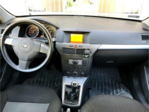Opel Astra 1.6 kombi autóbérlés Győr, kedvező áron