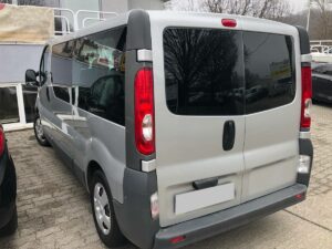 Opel Vivaro 9 személyes kisbusz bérlés Győrben